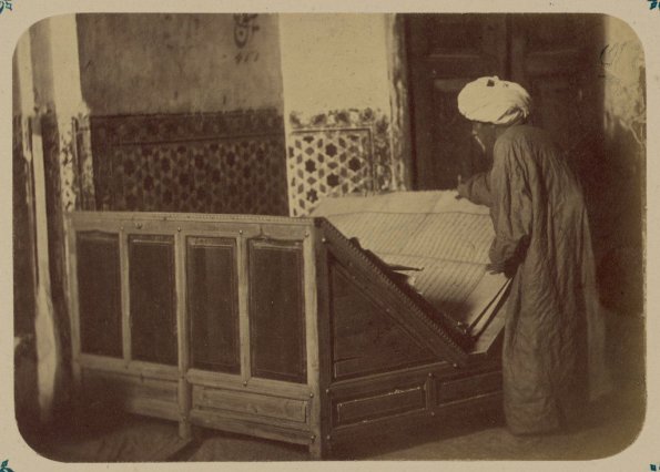 1900 Samarkand Reading theQuoran in Shakhi-Zind