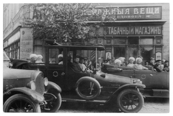 1915 Предпл Ташкент Предпл Автомобили у Табачного Магазина